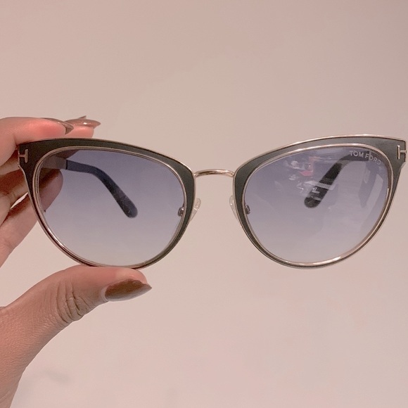 🛑SOLD🛑Tom Ford Sunnies - Picture 4 of 10